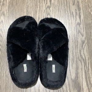 Aerie Fuzzy Slippers